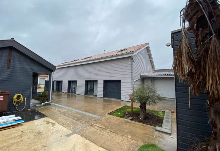 Finition de bardage bois en rénovation