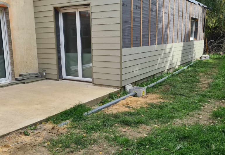 Pose de l'ossature bois d'une extension de maison