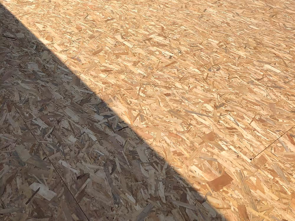 Support bois neuf en panneaux OSB posé sur une toiture-terrasse lors de la réfection d'un toit plat à Fouras